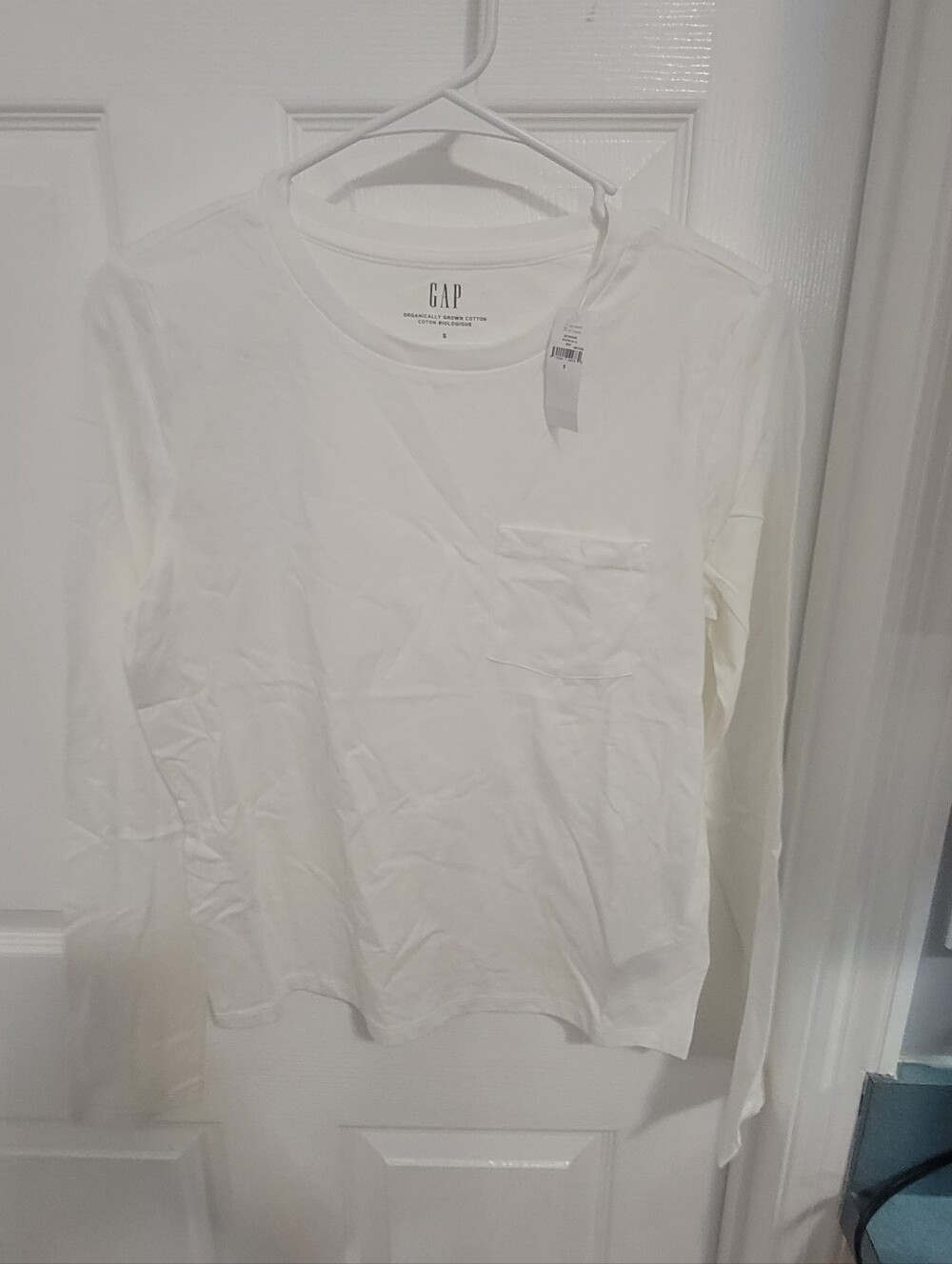 NWT Gap Women's White Long Sleeve Pocket Tee Small
